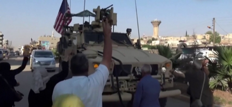 Teröristler Kamışlı’dan Çekilen Abd Askeri Konvoyunu Taşladı