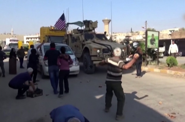 Teröristler Kamışlı’dan Çekilen Abd Askeri Konvoyunu Taşladı