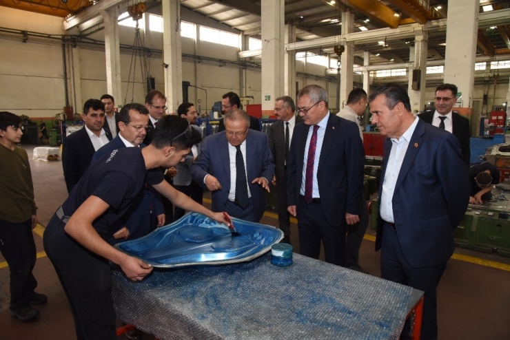 Vali Deniz Sanayi Tesislerinde İncelemelerde Bulundu