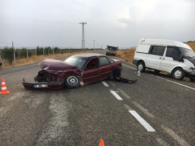 Yavuzeli’nde Trafik Kazası: 2 Yaralı