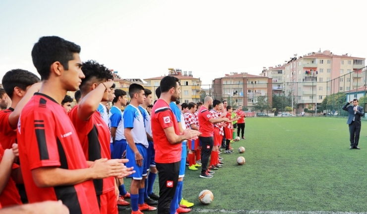 Yeşil Sahalardan Mehmetçiğe Asker Selamı