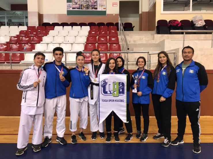 Toga Spor Kulübü İlçeye Kupalarla Döndü