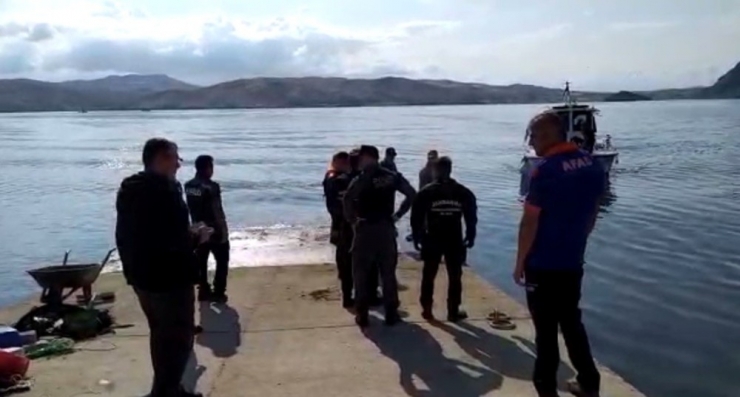 Tsk’nın Özel Ekibi, "Rov" Cihazı İle Muhtarın Cesedine Ulaştı