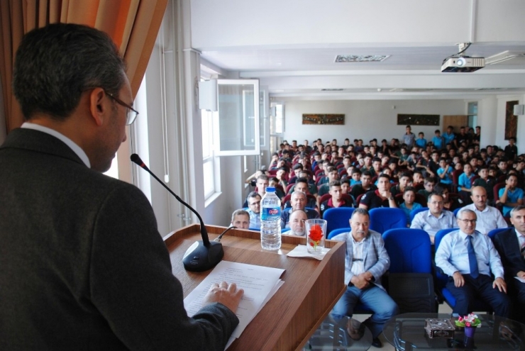 Doç.dr. Kartopu: "İmam Hatip Okulları Dünyaya Modeldir"