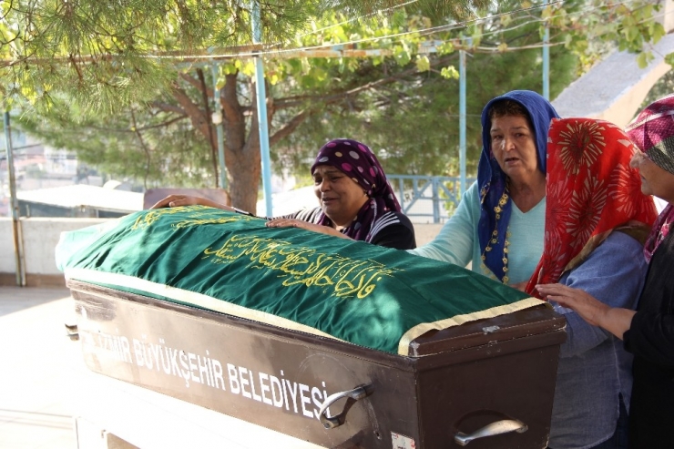 Bir Annenin En Zor Anı: Oğlunun Tabutu Başında Sinir Krizi Geçirdi