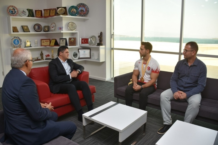 Dünya Şampiyonundan Başkan Acar’a Ziyaret
