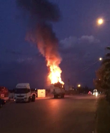 Antalya’da Tırın Dorsesi Alev Alev Yandı