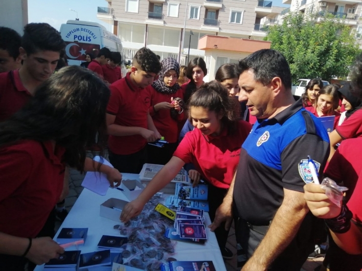 Öğrenciler Ördükleri Boyunlukları Barış Pınarı Harekatı Askerlerine Gönderdi