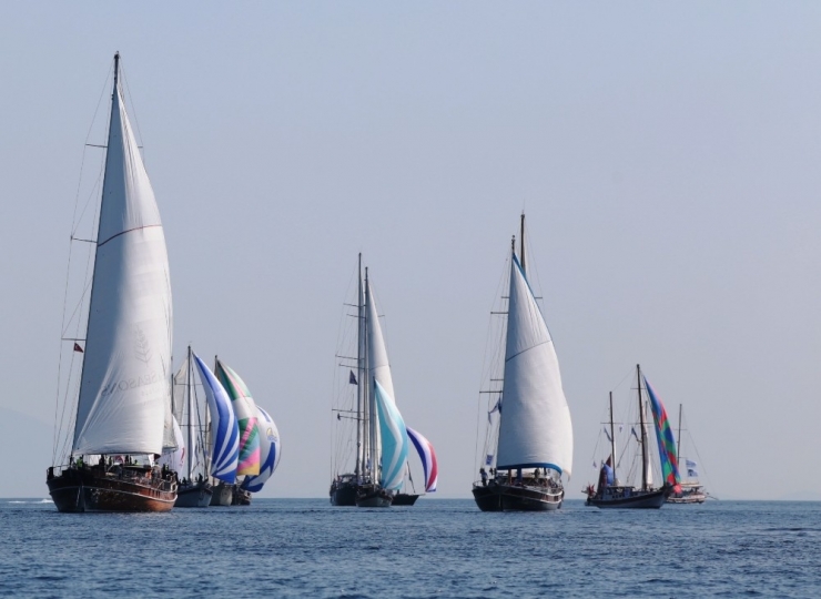 Dev Yelkenli Teknelerin Yarışı Başladı