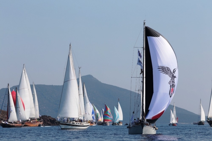 Dev Yelkenli Teknelerin Yarışı Başladı