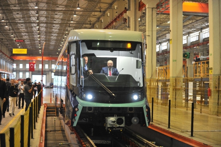 Bakan Varank: "Belediyeler Yerli Üretimi Tercih Etmeli"