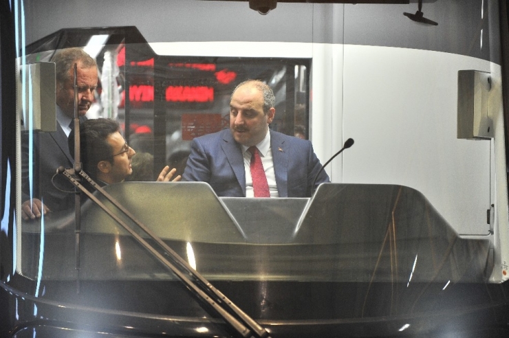 Bakan Varank: "Belediyeler Yerli Üretimi Tercih Etmeli"