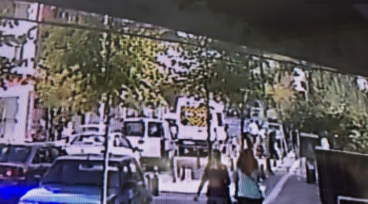 Annesinin Elinden Yola Fırlayan Minik Kızın Feci Sonu Kamerada