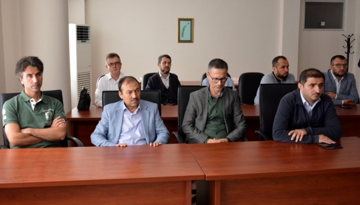 İlahiyat Fakültesi Öğretim Üyesi Prof. Dr. Hidayet Işık İçin Veda Töreni Düzenlendi