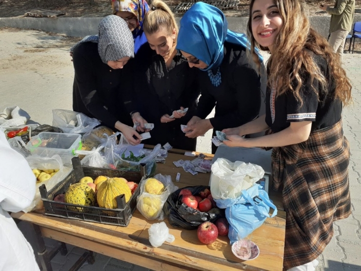 Kermesin Geliriyle Okulun Kütüphanesi Zenginleştirilecek