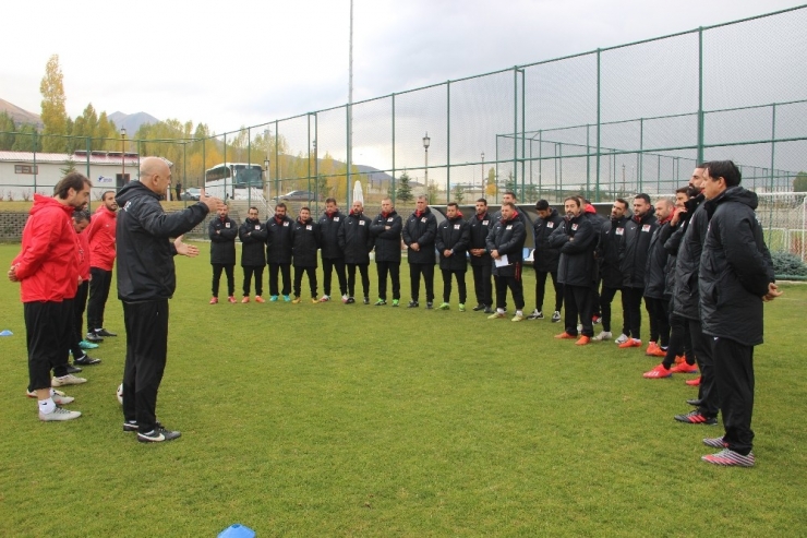 Volkan Demirel: "Hedefim Kaleci Antrenörlüğü Değil Teknik Adamlık"