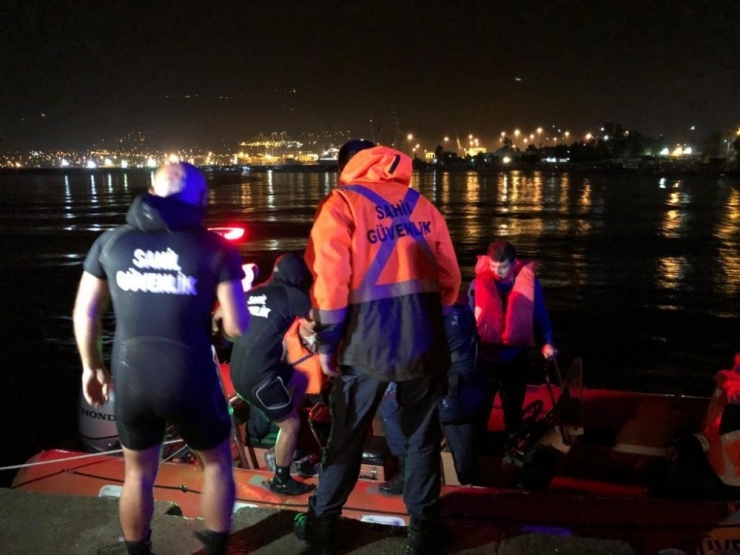 İskenderun Körfezinde Şiddetli Yağmur Ve Fırtına Balıkçıları Canından Ediyordu