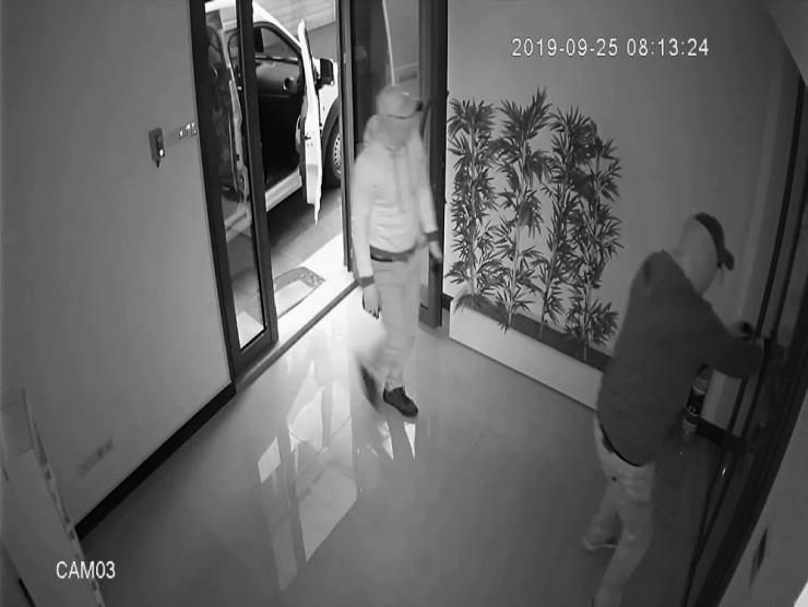 Üsküdar’da Maskeli Hırsızlara Alarm Engeli