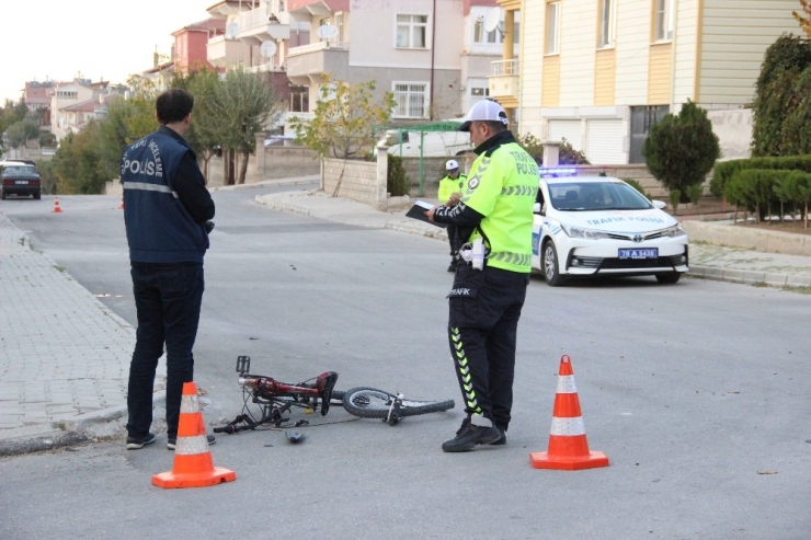 Hafif Ticari Aracın Çarptığı Bisikletli Çocuk Ağır Yaralandı