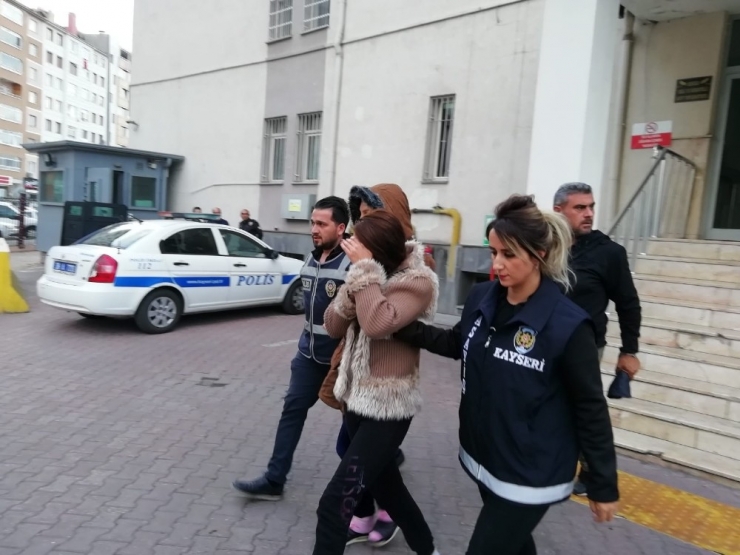 2 Yıldır Aranan Kadın Hırsızlar Yakalandı