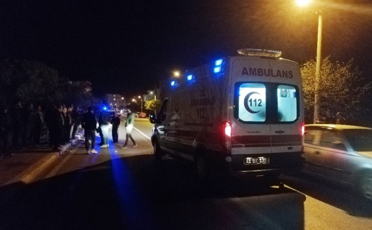 Bebekli Aileye Çarpıp Kaçtı: Baba Ve 7 Aylık Bebek Ağır Yaralandı