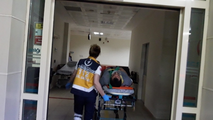 Otomobil İle Kamyon Çarpıştı 2’si Ağır 4 Kişi Yaralandı