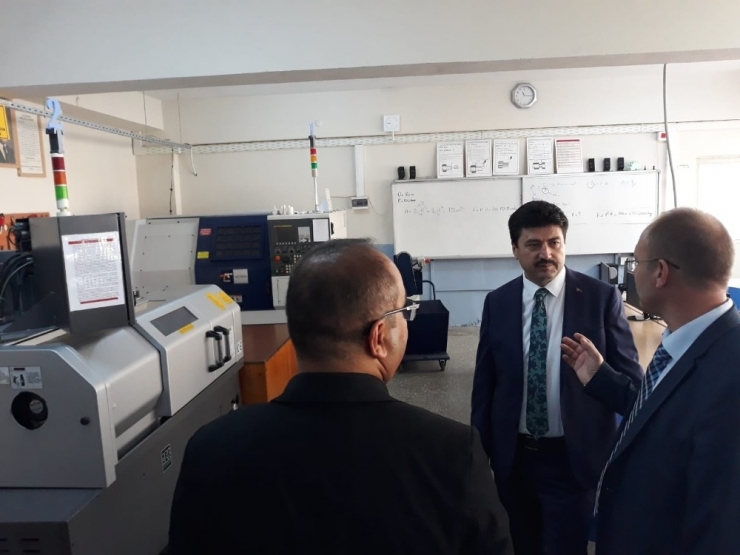 Rektör Sarıbıyık Lise Öğrencileriyle Buluştu