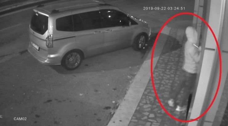 Eczaneden 25 Bin Liralık Hırsızlık Kamerada