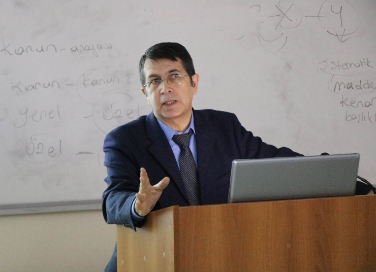 Hem Cerrah Hem Hukukçu Hem Dekan Hem Müdür Hem De Hoca