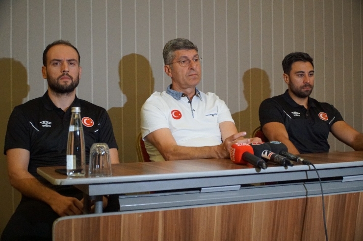 A Milli Erkek Hentbol Takımı Estonya Maçına Hazır