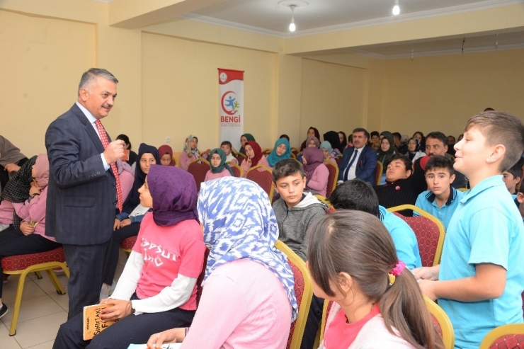 Vali Yazıcı, "Tüm Derslerde Değerler Eğitimine Önem Verilmeli"