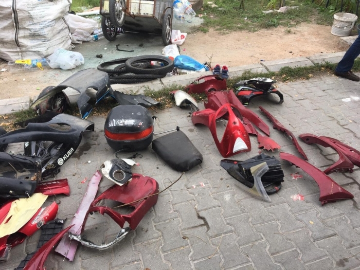 Çaldıkları Motosikletleri Parçalara Ayıran Hırsızlar Yakalandı