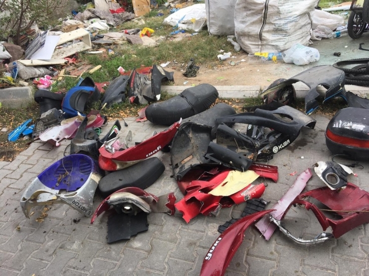 Çaldıkları Motosikletleri Parçalara Ayıran Hırsızlar Yakalandı
