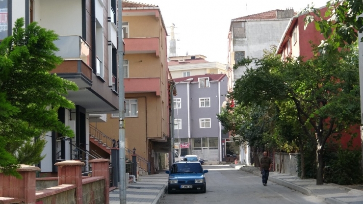 Eşiyle Tartışan Kadın Kendisini İkinci Kattan Aşağı Attı