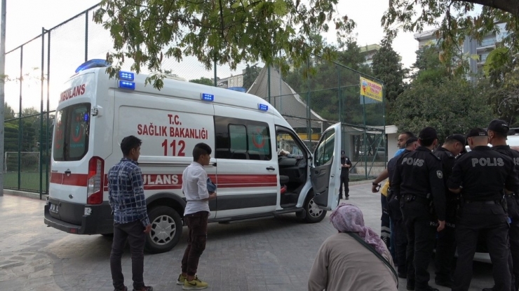 14 Yaşındaki Genç, 15 Yaşındaki Genci Bıçakla Yaraladı