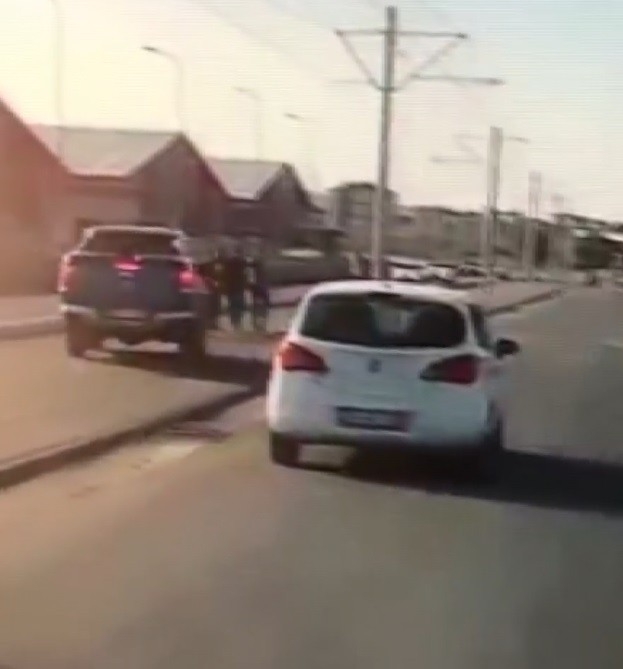 ’Şaka’ Amaçlı Kamyoneti Arkadaşlarının Üstüne Süren Genç Serbest Bırakıldı