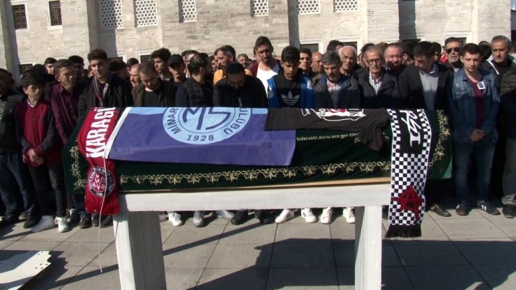 Fatih’te Yabancı Uyruklu Grubun Bıçaklı Saldırısında Öldürülen İsmail Mert Bayer, Son Yolculuğuna Uğurlandı