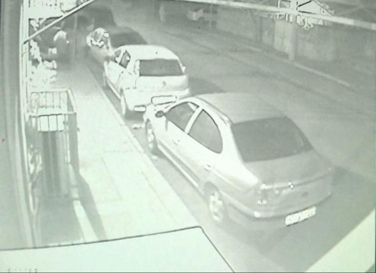 Kontrolden Çıkan Araç İş Yerine Daldı:2 Yaralı