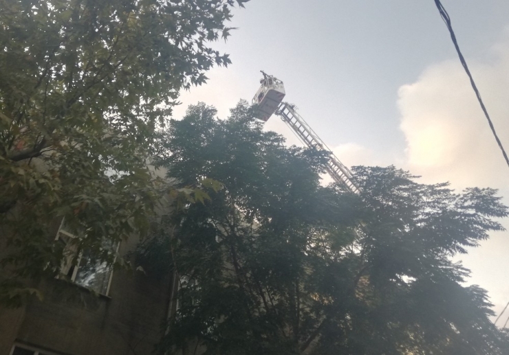 Avcılar’da Korkutan Çatı Yangını