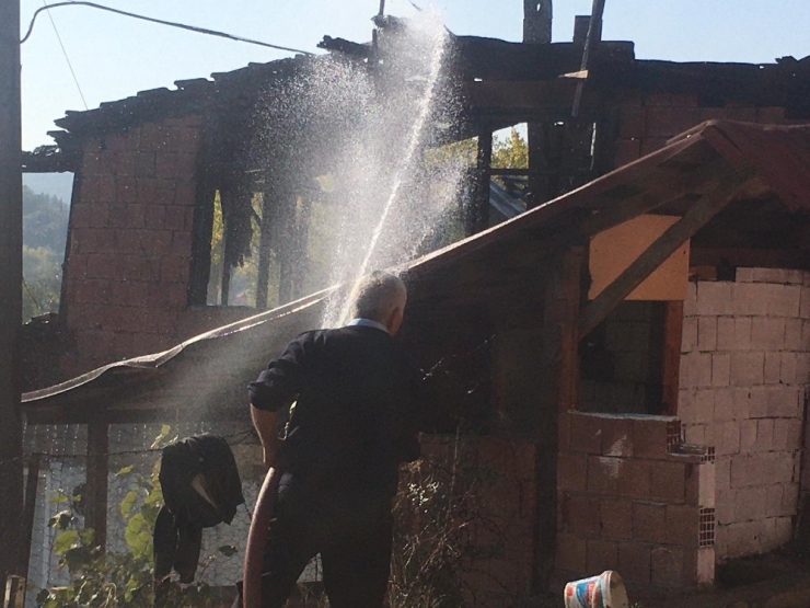 Boyabat’ta Ev Yangını