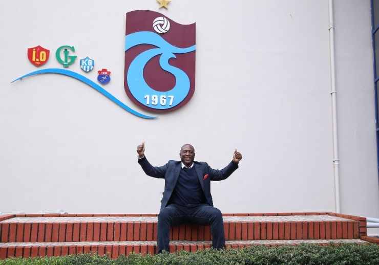 Trabzonspor’un Eski Futbolcusu Kevin Campbell, Bordo-mavili Kulübü Ziyaret Etti