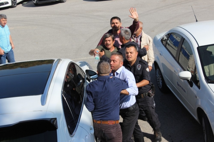 Denizlispor’un Eski Başkanı Süleyman Urkay Belinde Silahla Kulüp Binasını Bastı