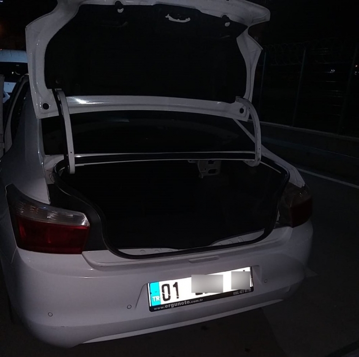 Otomobilden 189 Şişe Kaçak İçki Çıktı