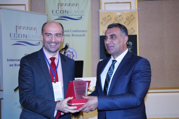 Alanya’da Dünya Ekonomisi Konuşuldu