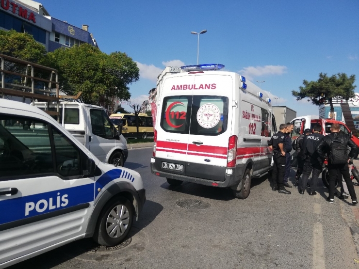 Motosiklet Önce Otomobile, Ardından Kaldırımdaki Yayaya Çarptı