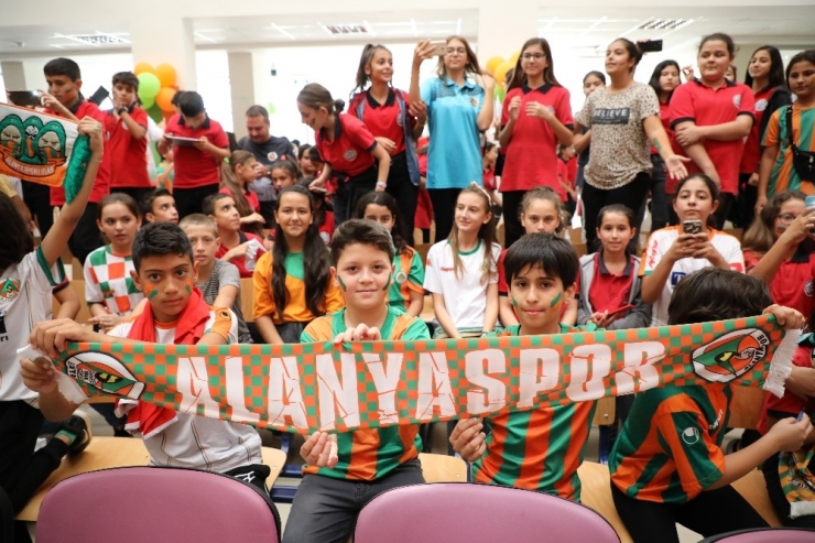 Alanyaspor Öğrencilerle Buluştu