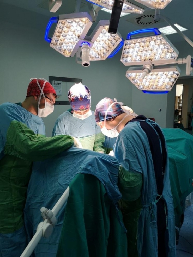 Balıkesir Tiroid Okulu’nda Ameliyat Canlı Yayınlanacak