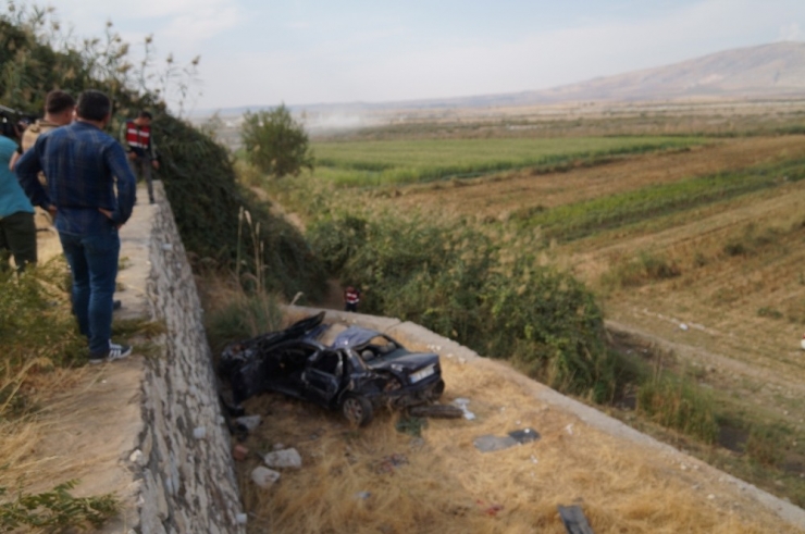 Kontrolden Çıkan Otomobil Takla Atıp Şarampole Yuvarlandı: 2’si Ağır, 4 Yaralı