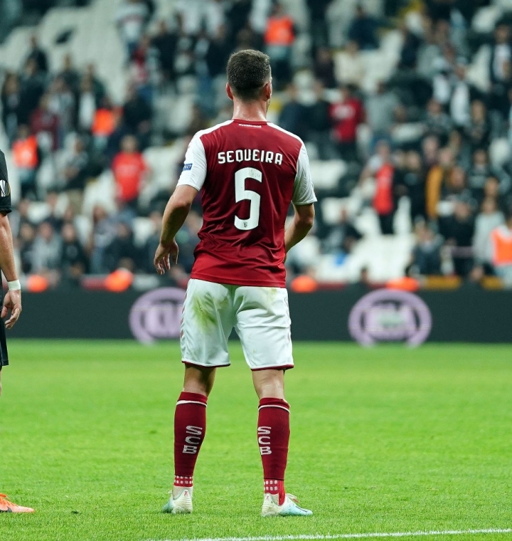 Sequeira Sarı Kart Gördü, Tabelada Bennett Yazdı!