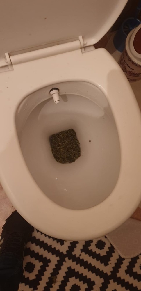 Uyuşturucu Maddeler Klozetten Çıktı